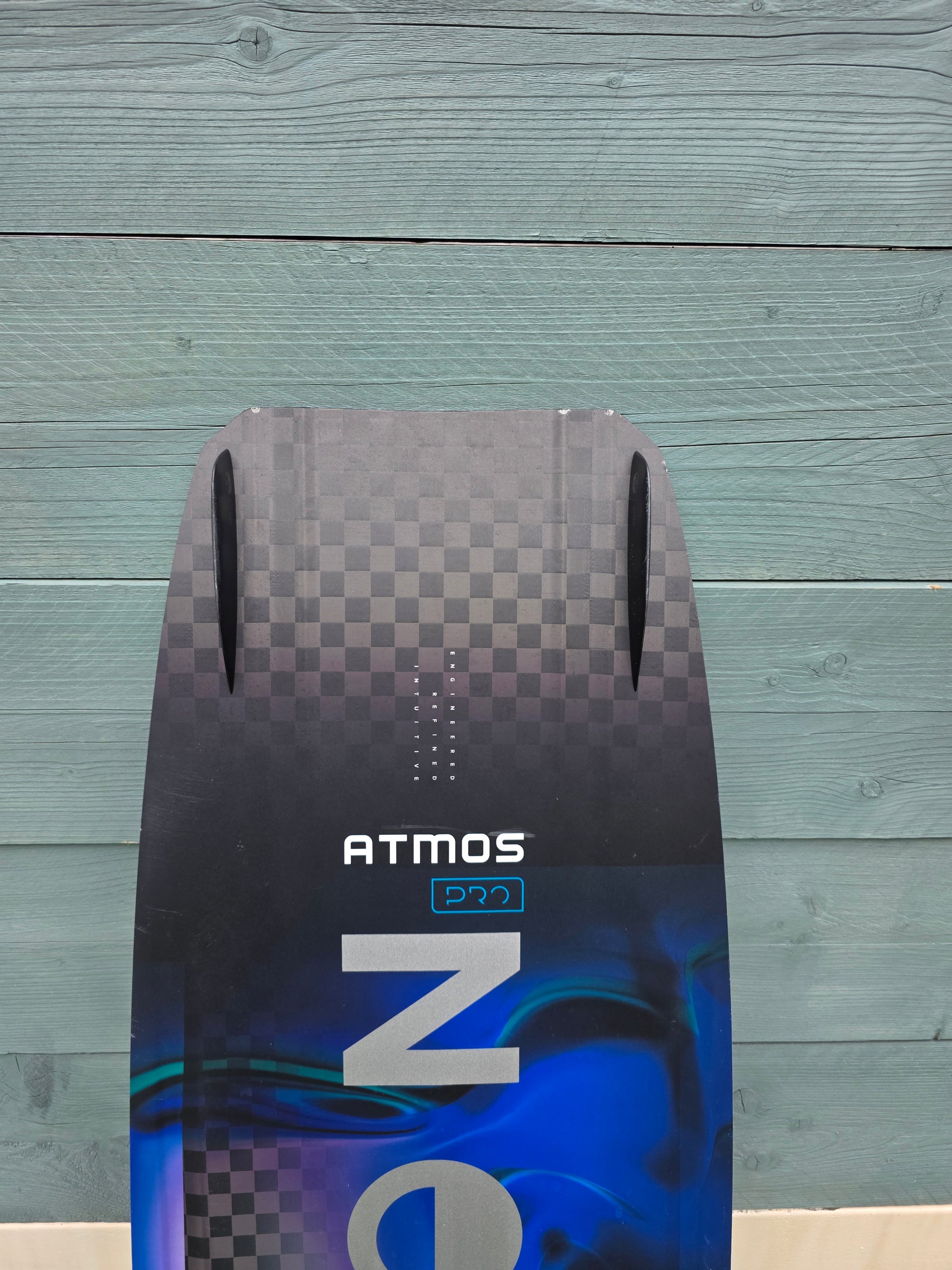 2025 - NORTH ATMOS PRO CARBON- 141cm x 42cm- BIG AIR- Ex Demo- Excellent condition (With Pro Bindings)