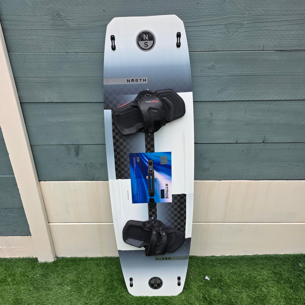 
                      
                        2025 - NORTH ATMOS PRO CARBON- 141cm x 42cm- BIG AIR- Ex Demo- Excellent condition (With Pro Bindings)
                      
                    