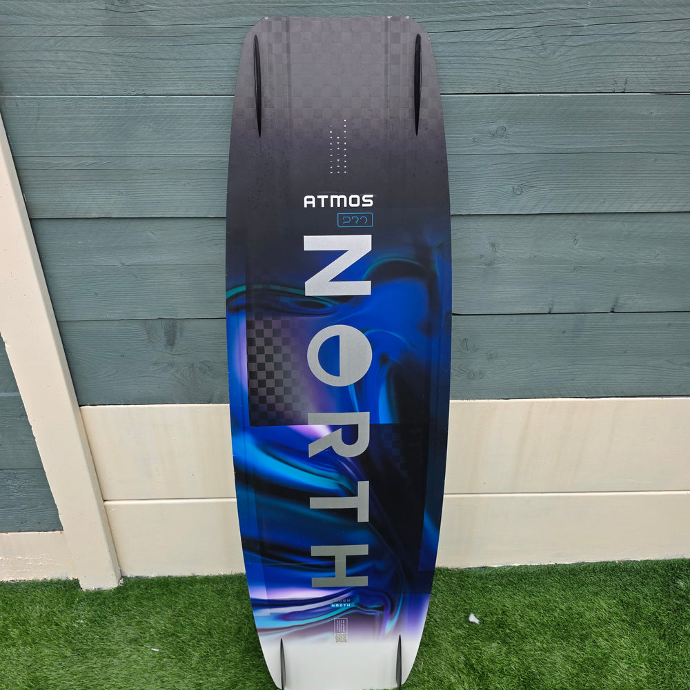 
                      
                        2025 - NORTH ATMOS PRO CARBON- 141cm x 42cm- BIG AIR- Ex Demo- Excellent condition (With Pro Bindings)
                      
                    