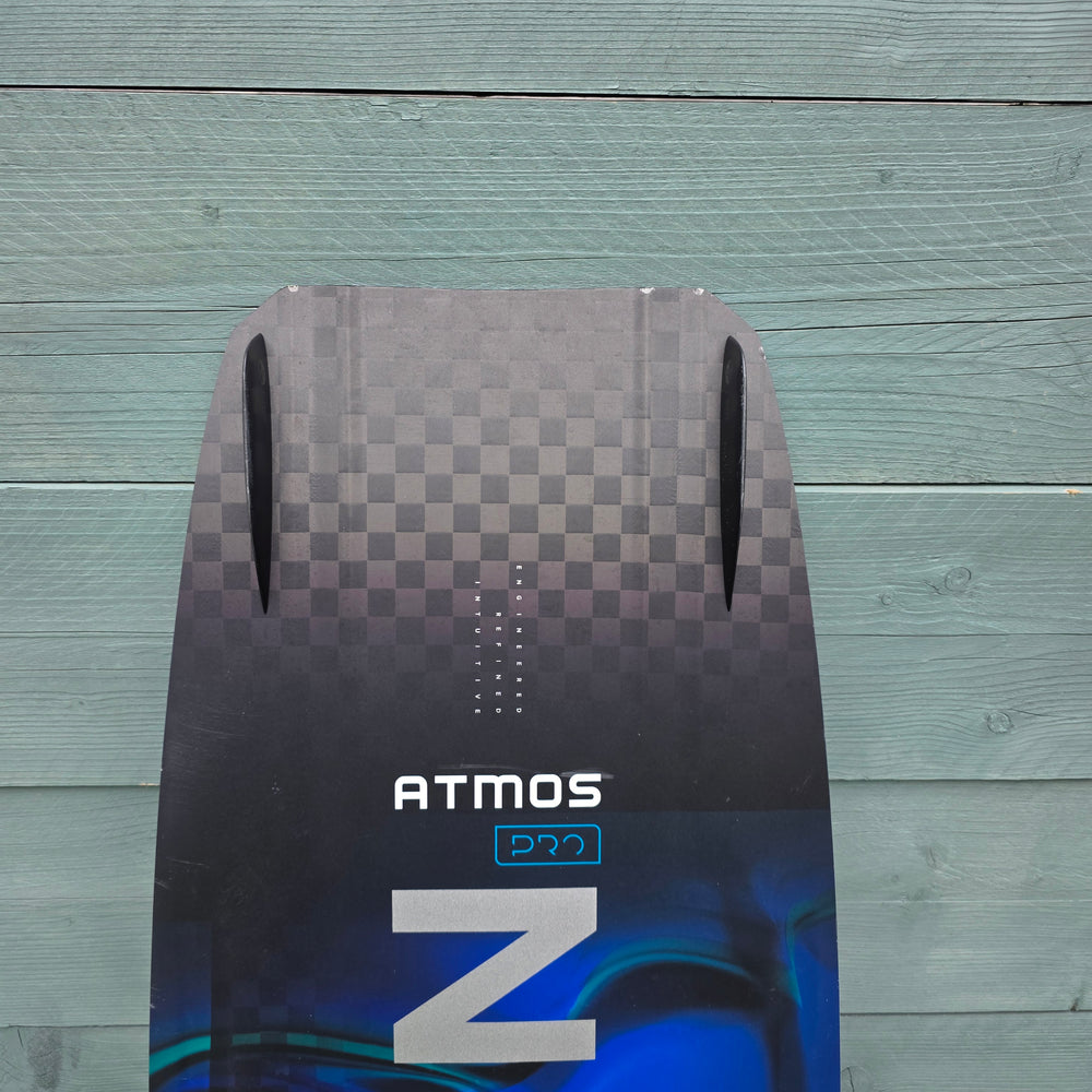
                      
                        2025 - NORTH ATMOS PRO CARBON- 141cm x 42cm- BIG AIR- Ex Demo- Excellent condition (With Pro Bindings)
                      
                    