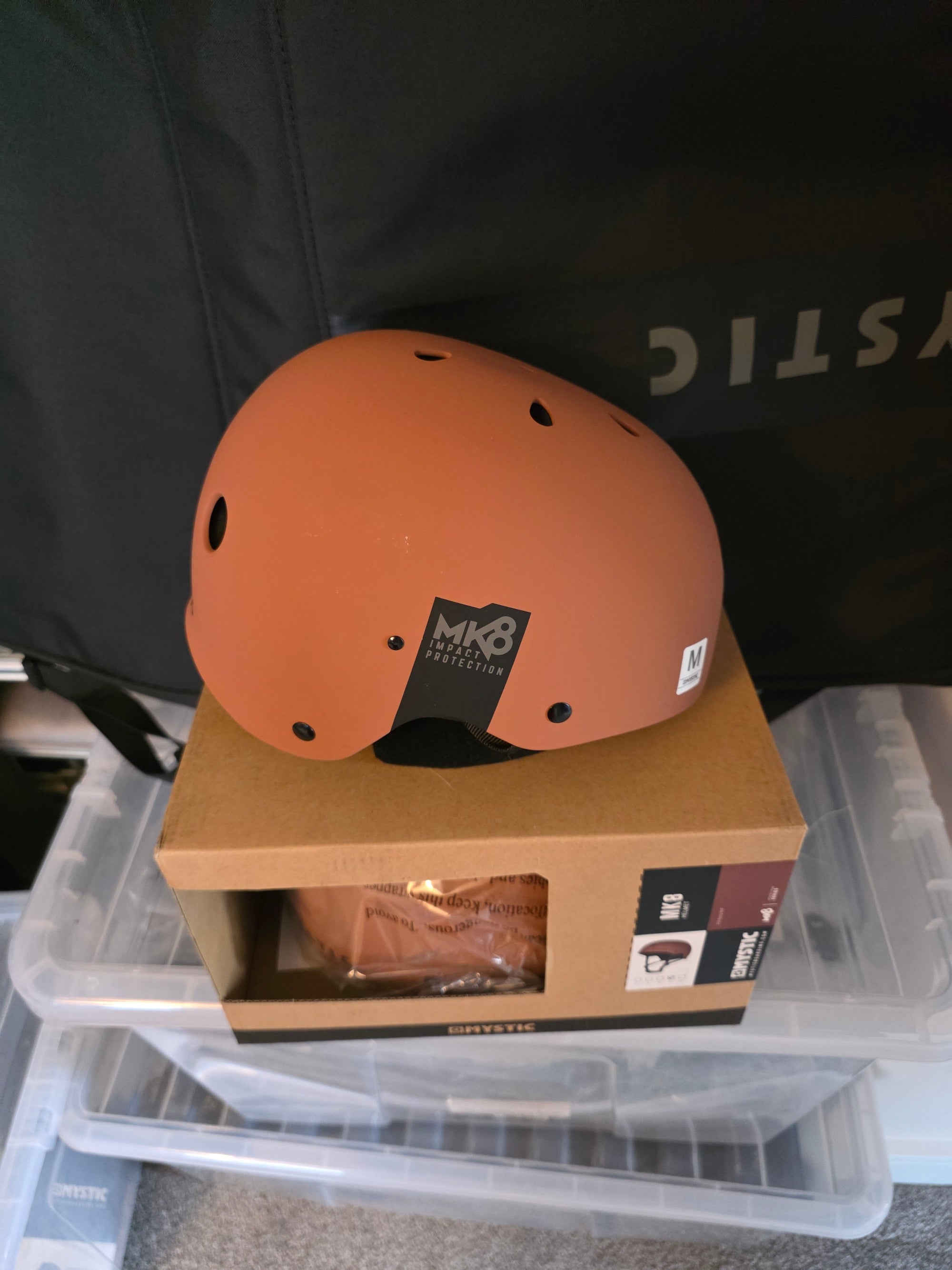 Mystic MK8 helmet rusty red detail