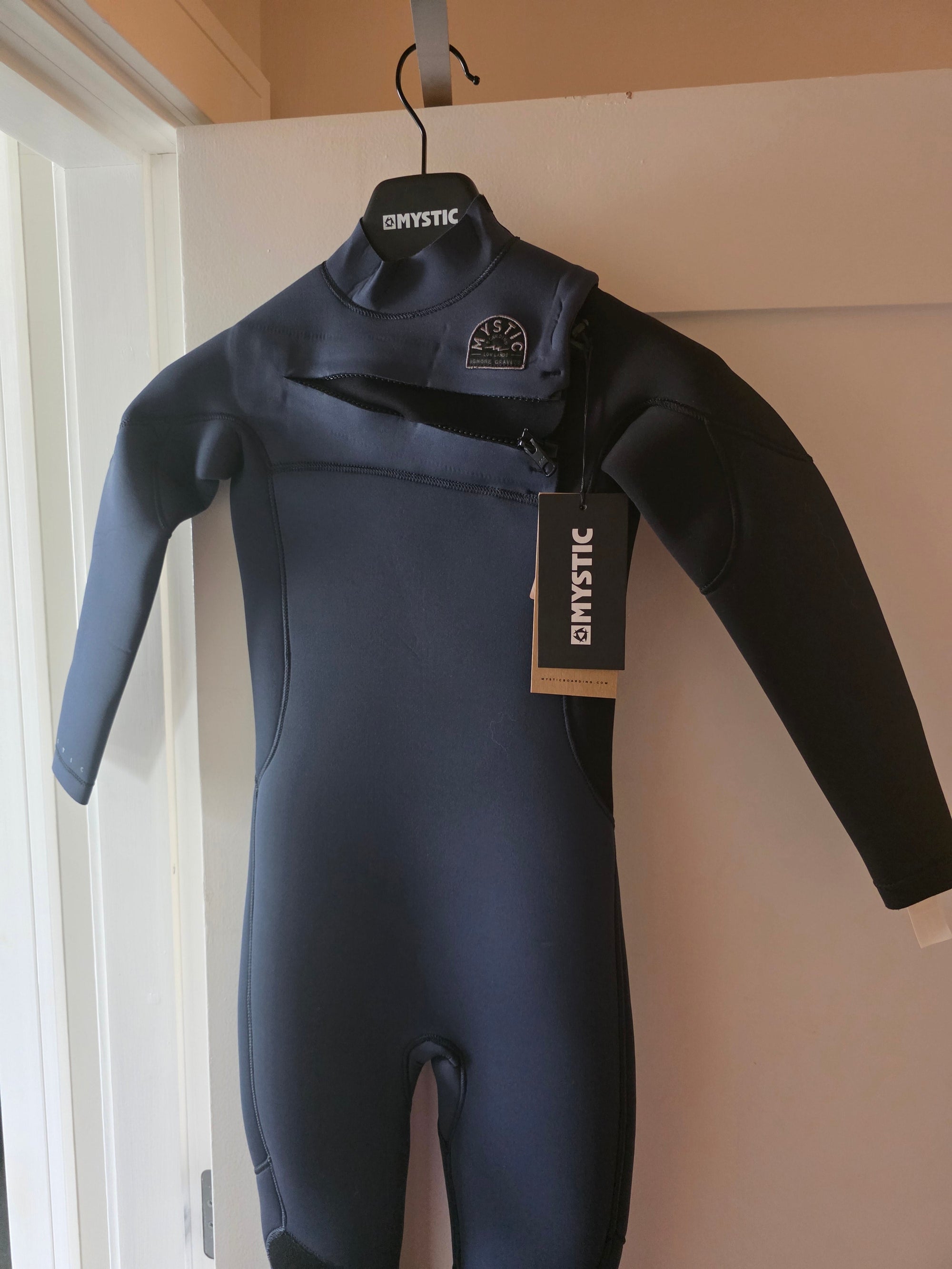 Mystic Marshall Junior 5/3 kids wetsuit with tags Galway