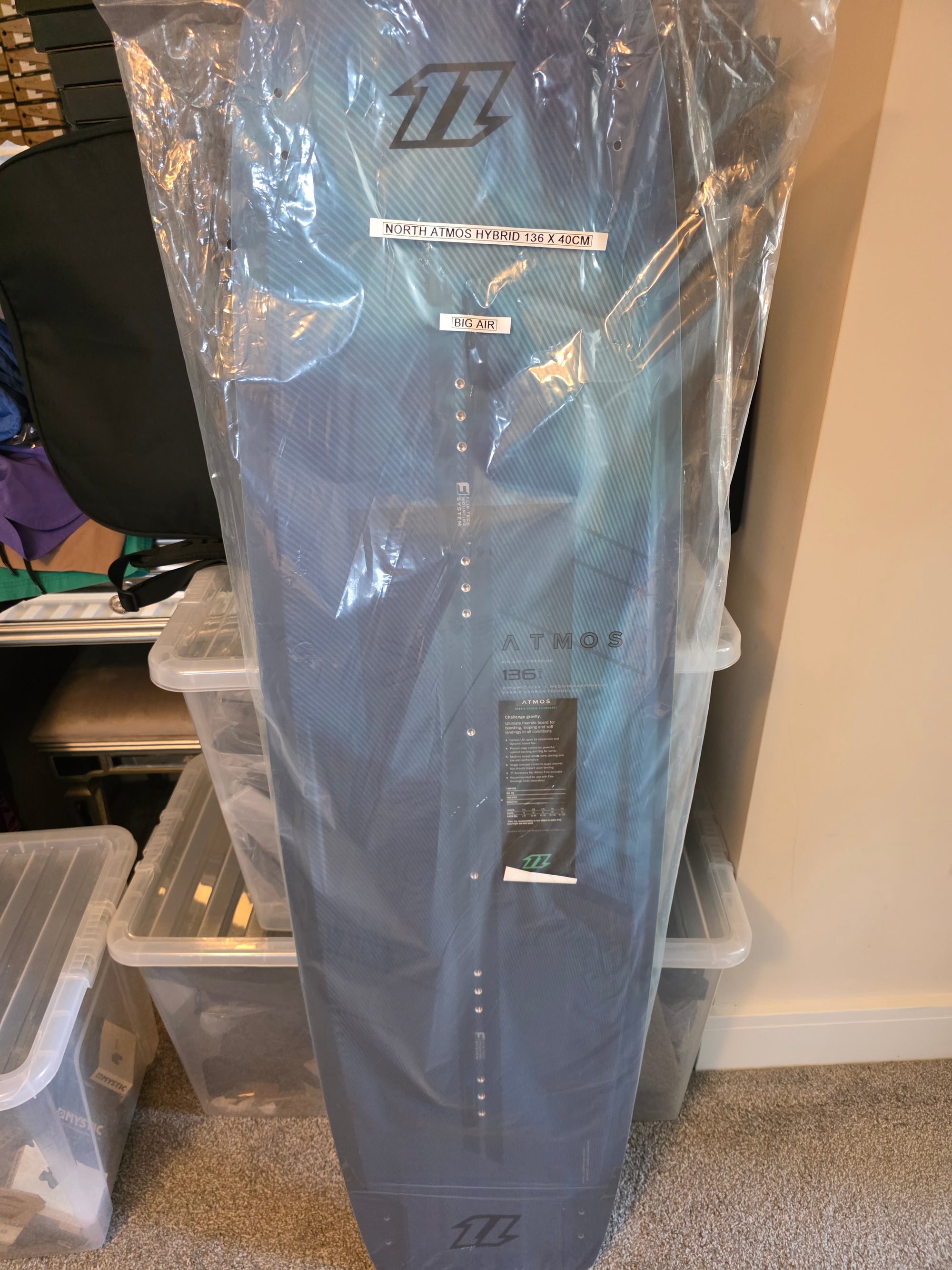 North Atmos Hybrid 136 x 40cm – Twintip Kiteboard