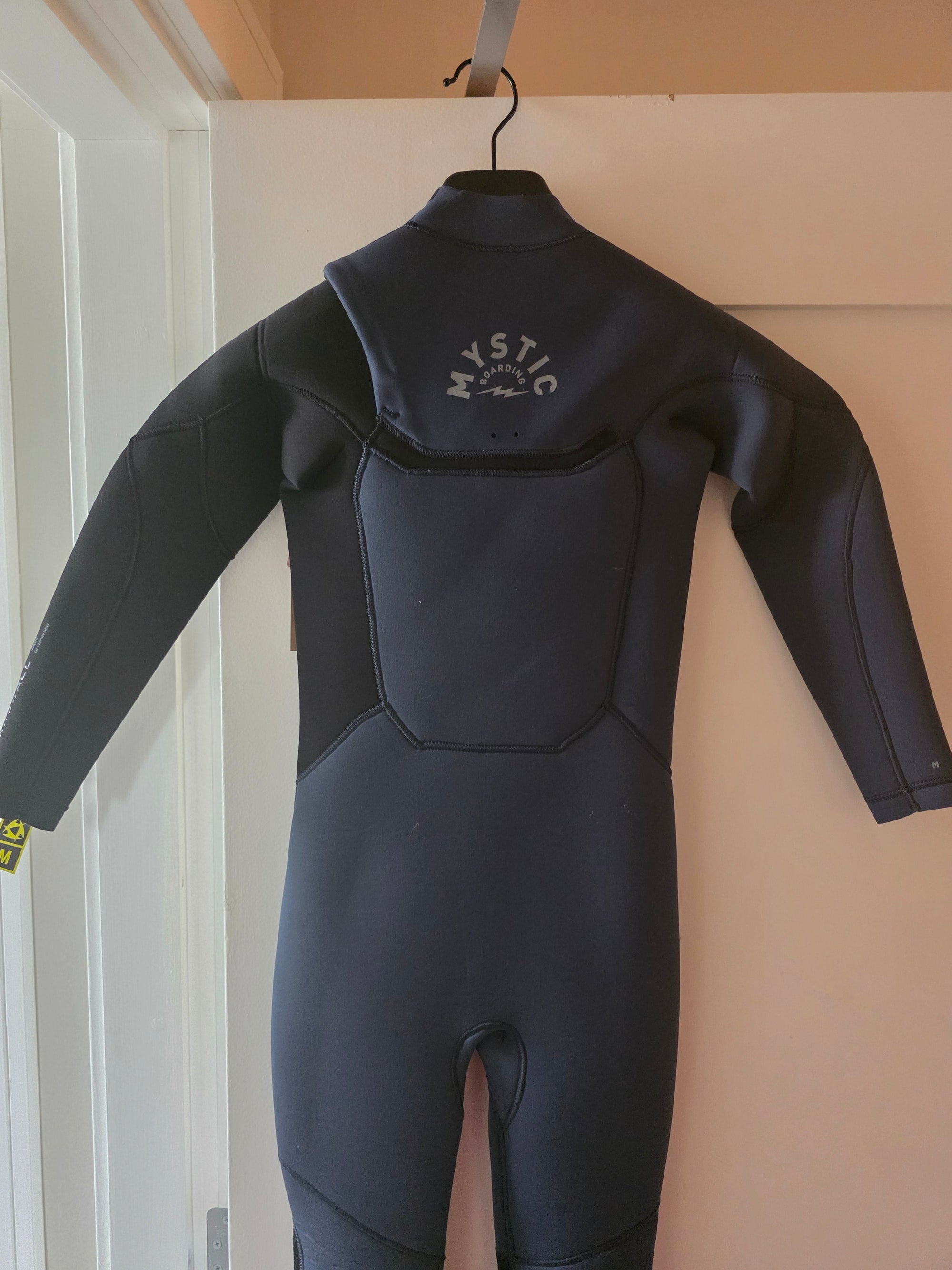 Mystic Marshall Junior wetsuit detail
