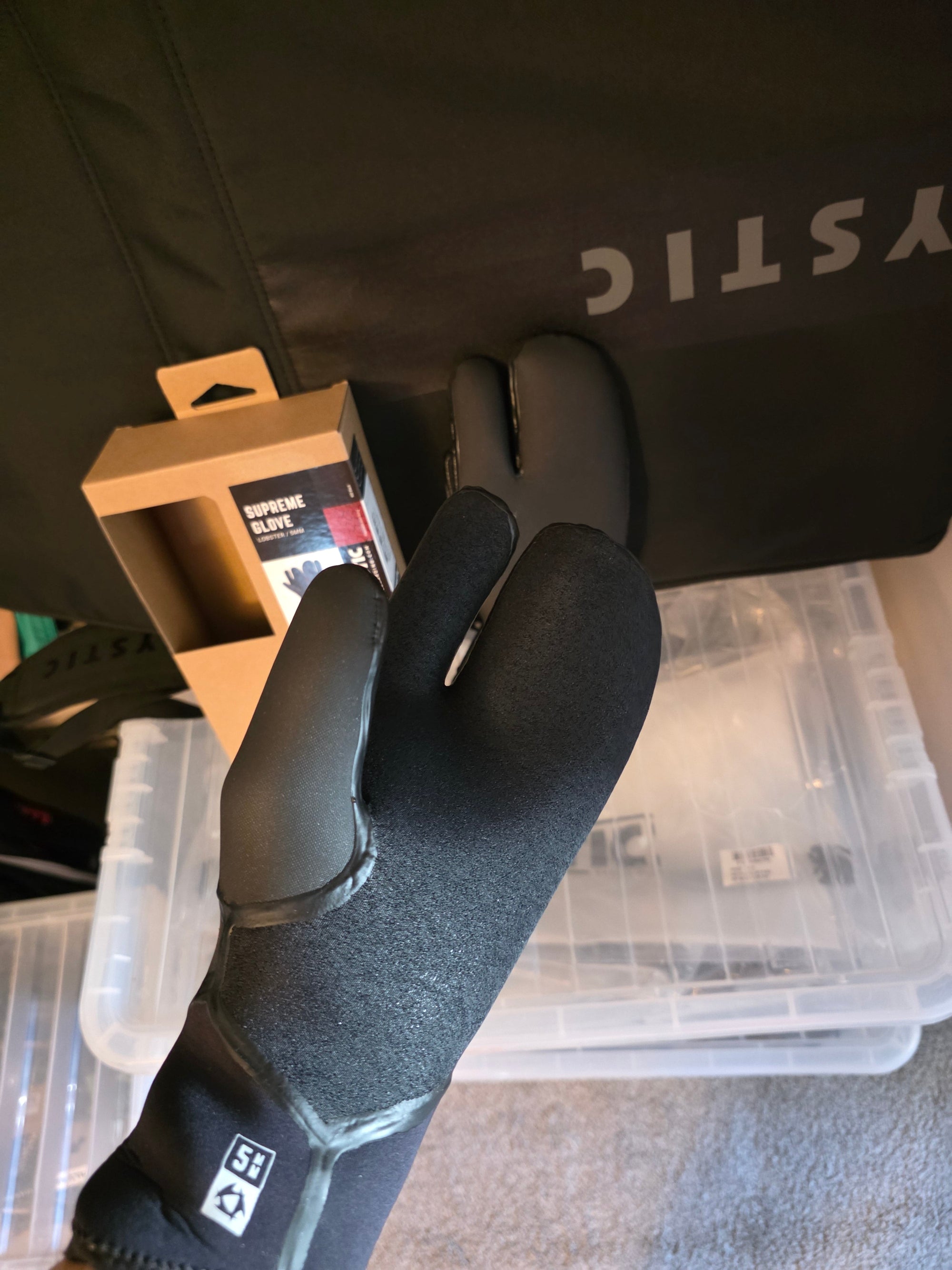 Mystic Supreme lobster gloves palm