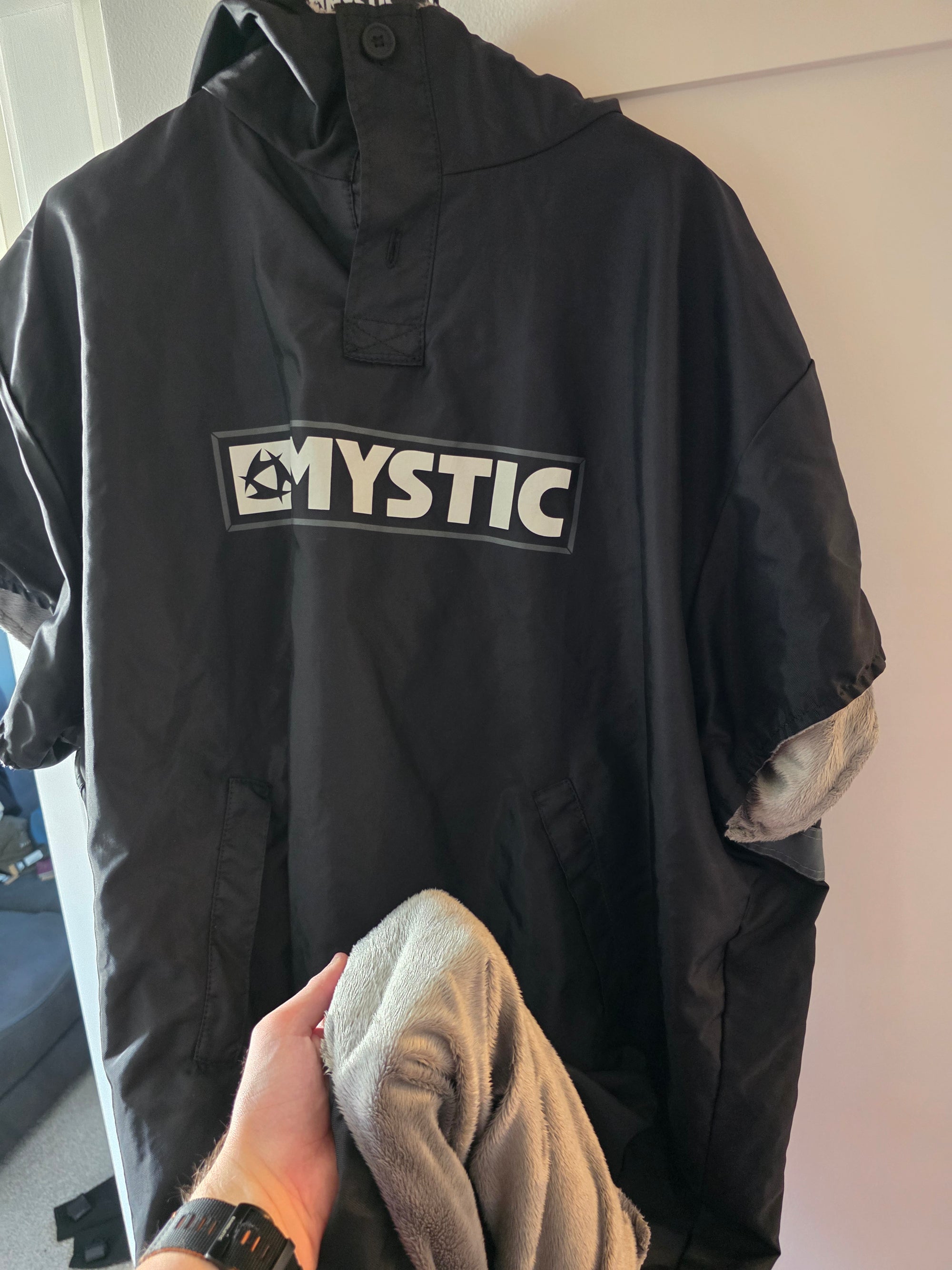 Mystic Short Sleeve Poncho – Used One Season