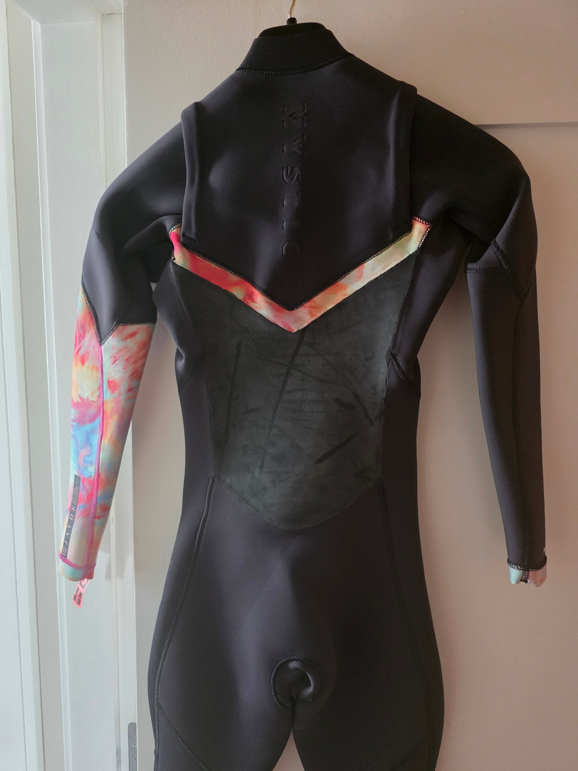 Mystic Jayde 3/2 womens wetsuit detail