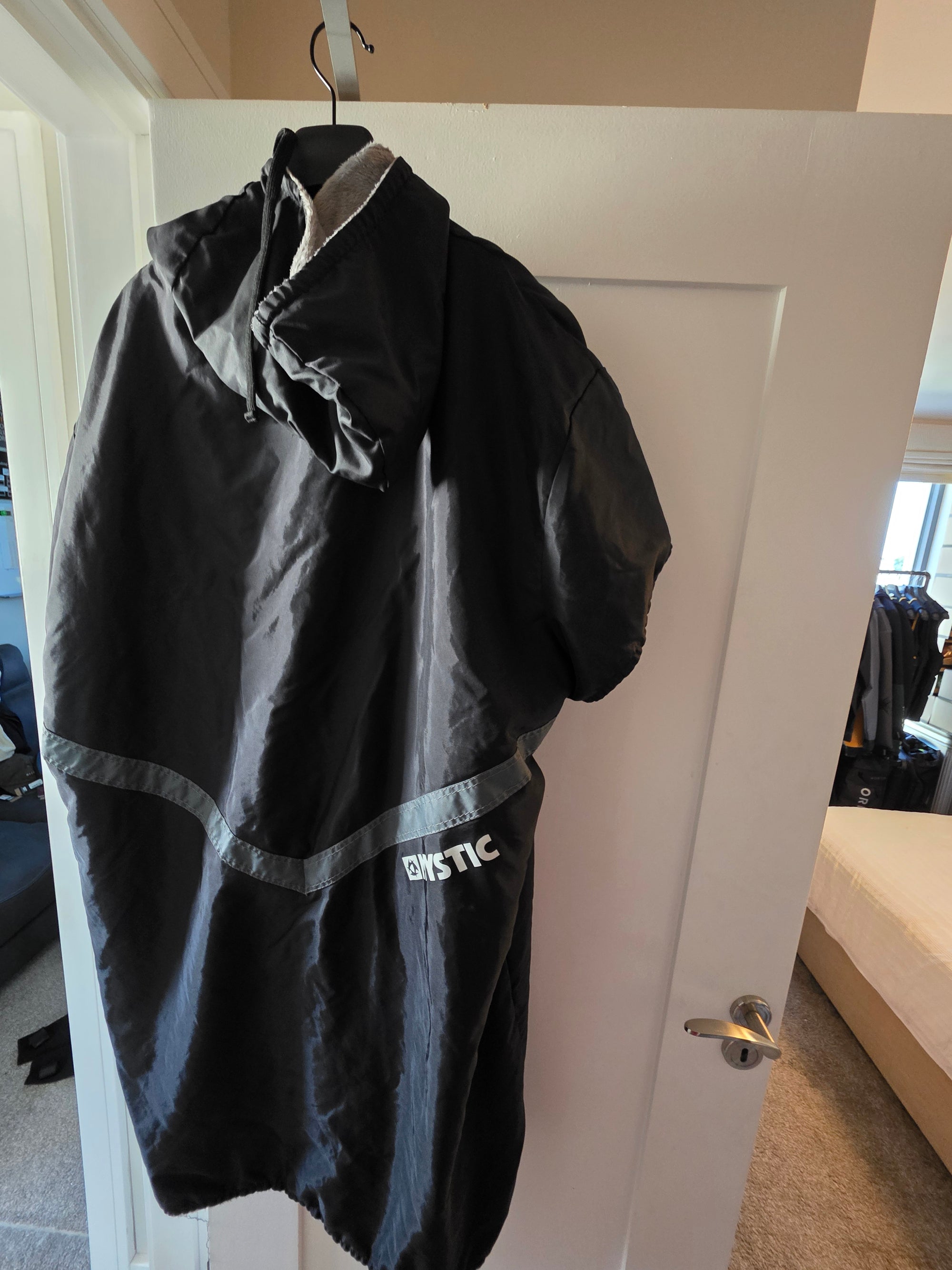 Mystic Short Sleeve Poncho – Used One Season