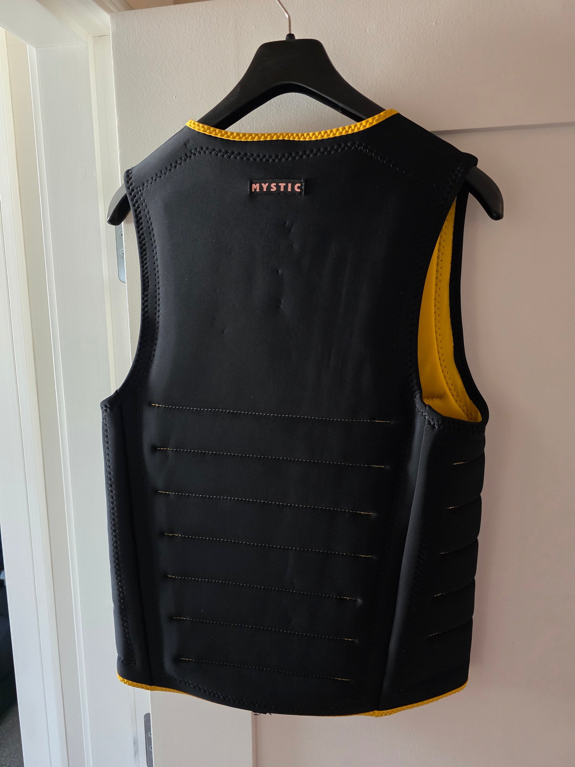 Mystic The Dom impact vest back