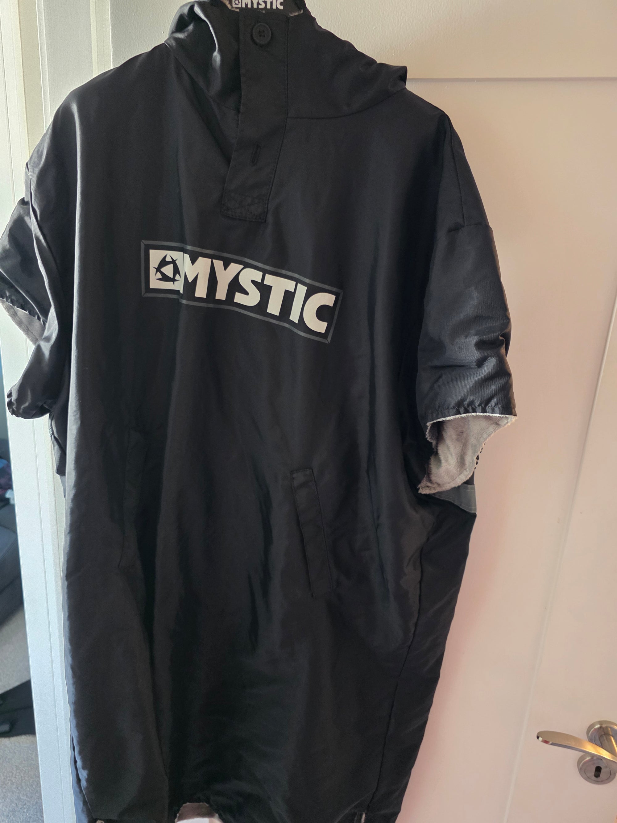 Mystic Short Sleeve Poncho – Used One Season
