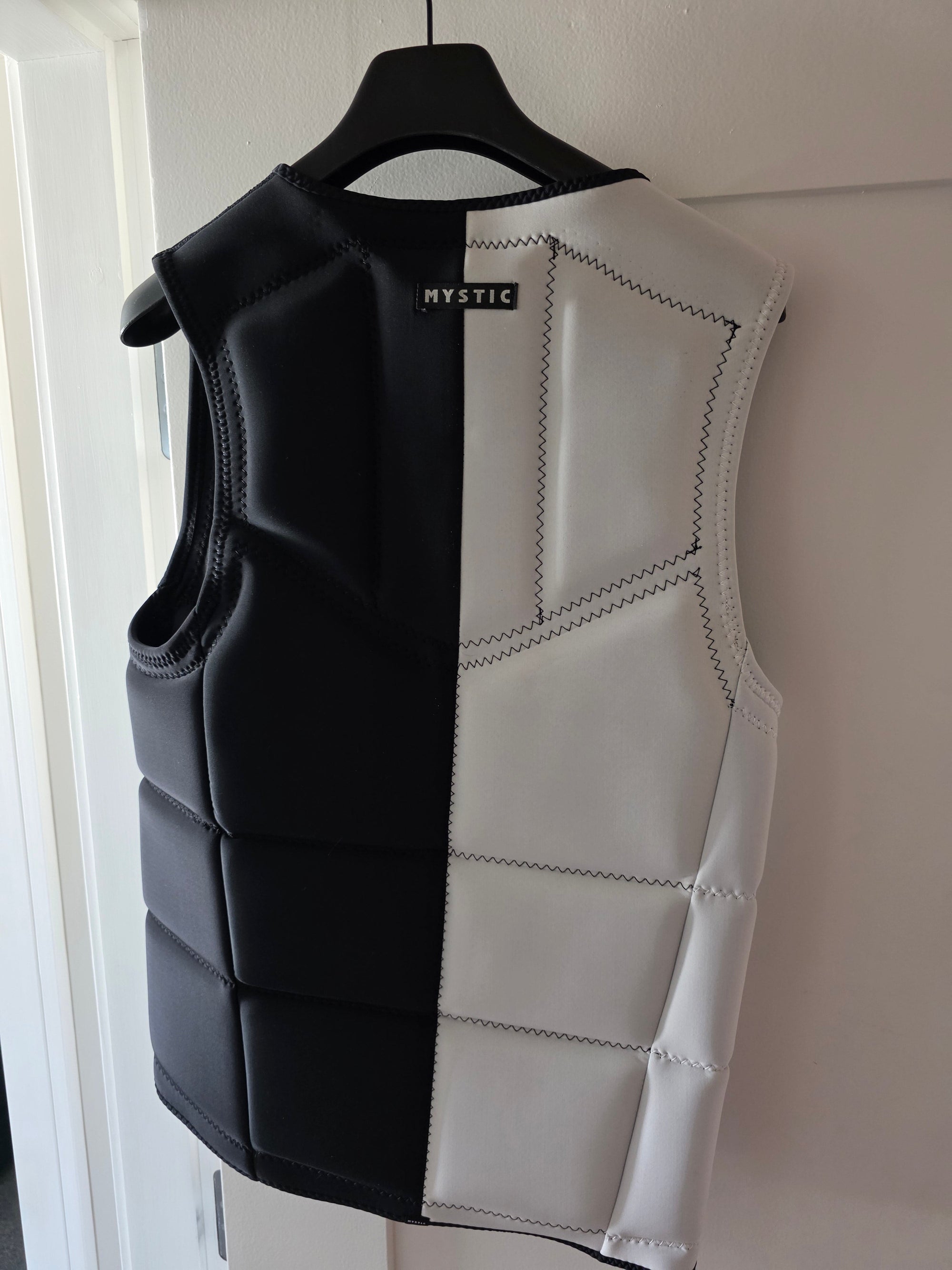 Mystic Peacock impact vest front zip