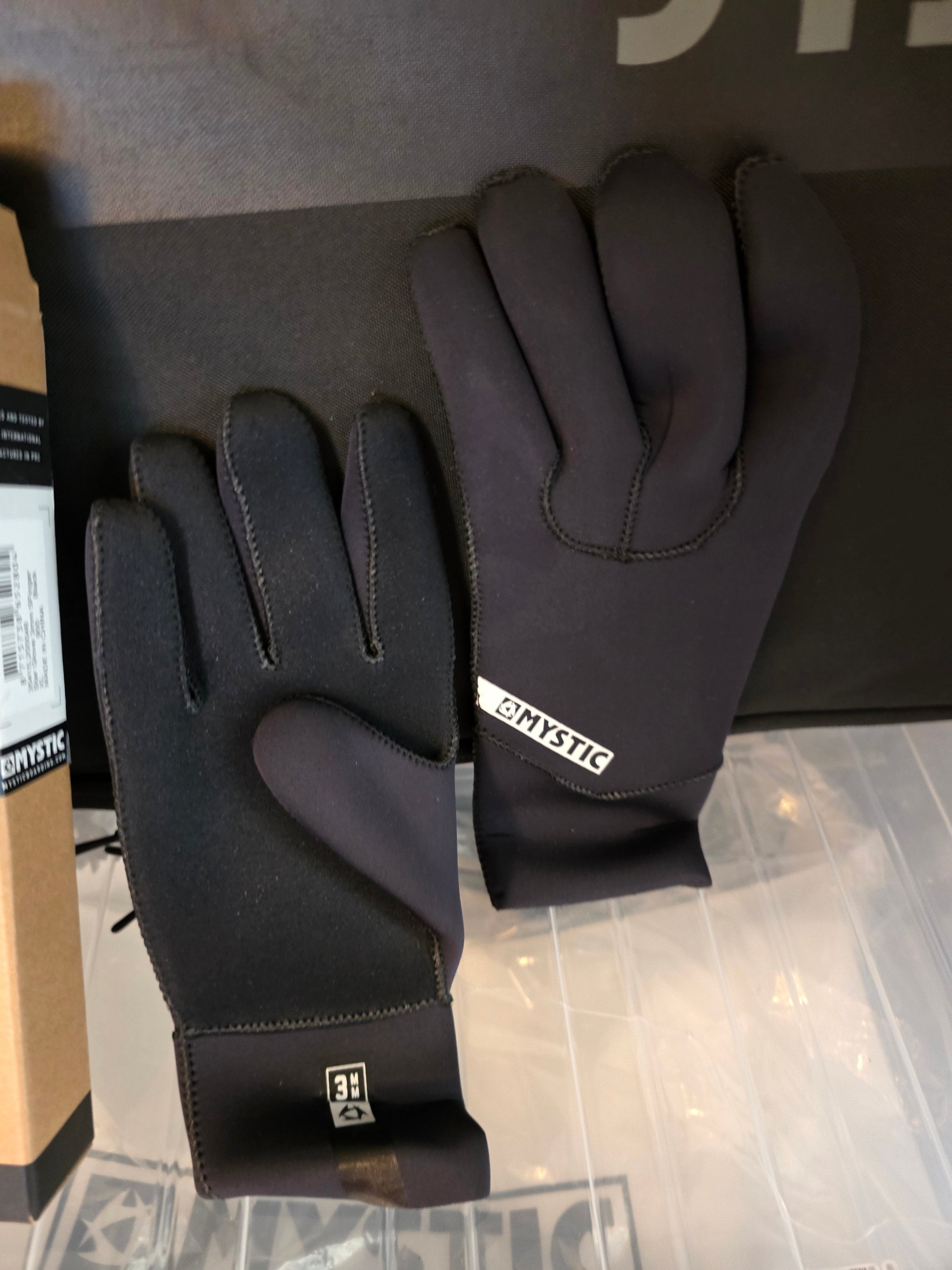 Mystic Star 3mm 5 finger gloves in stock in Galway