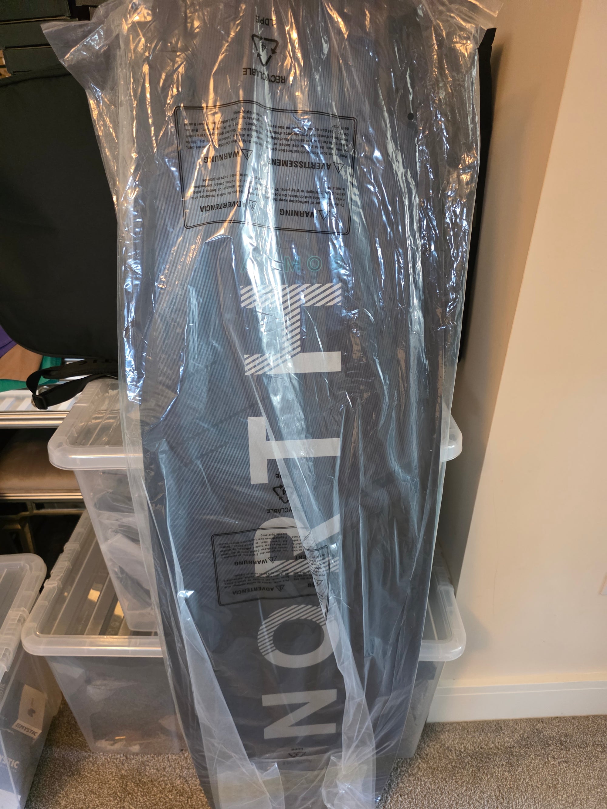 North Atmos Carbon 136 x 40cm (2022/23) – Twintip Kiteboard