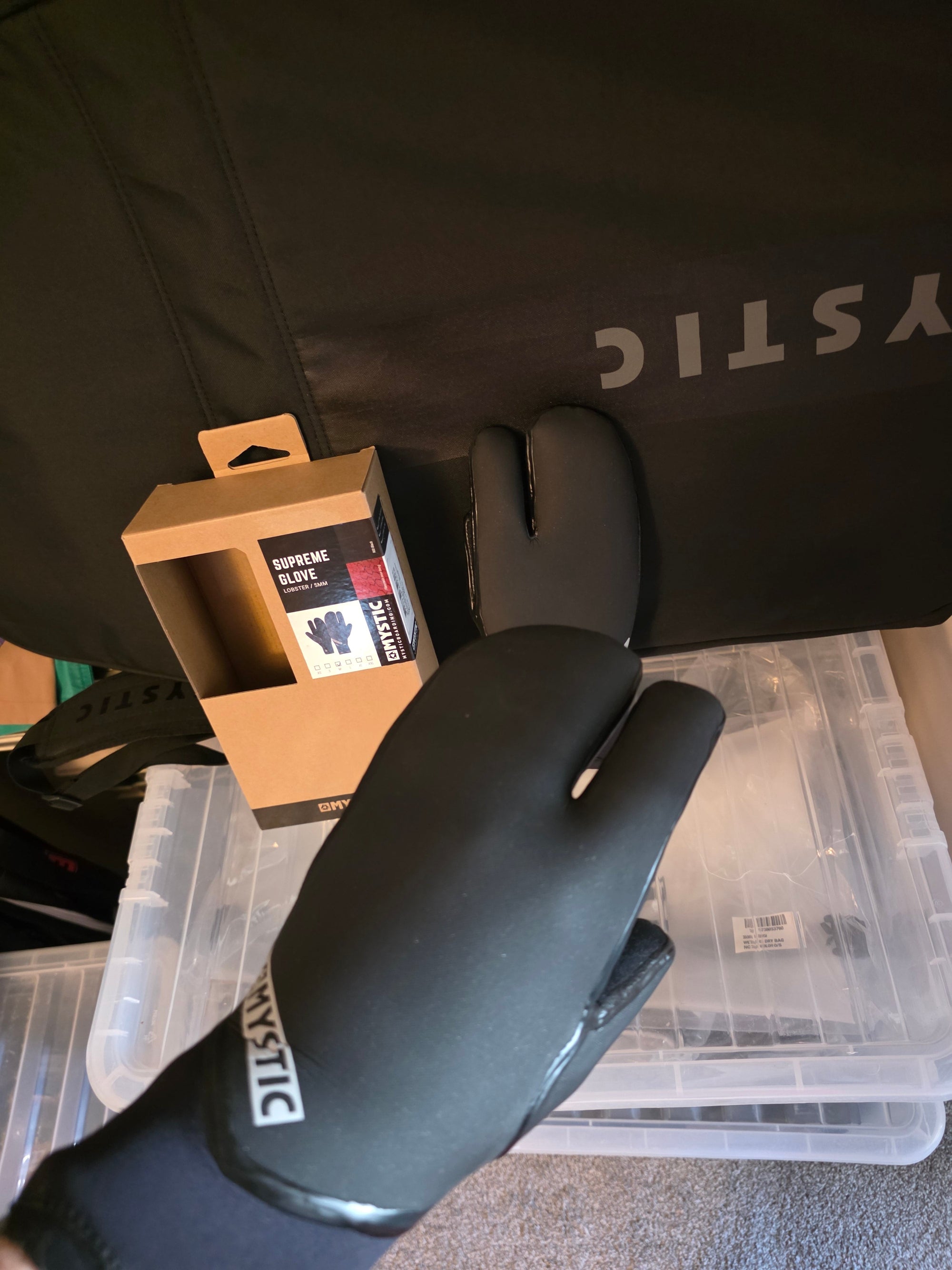 Mystic Supreme lobster gloves stock
