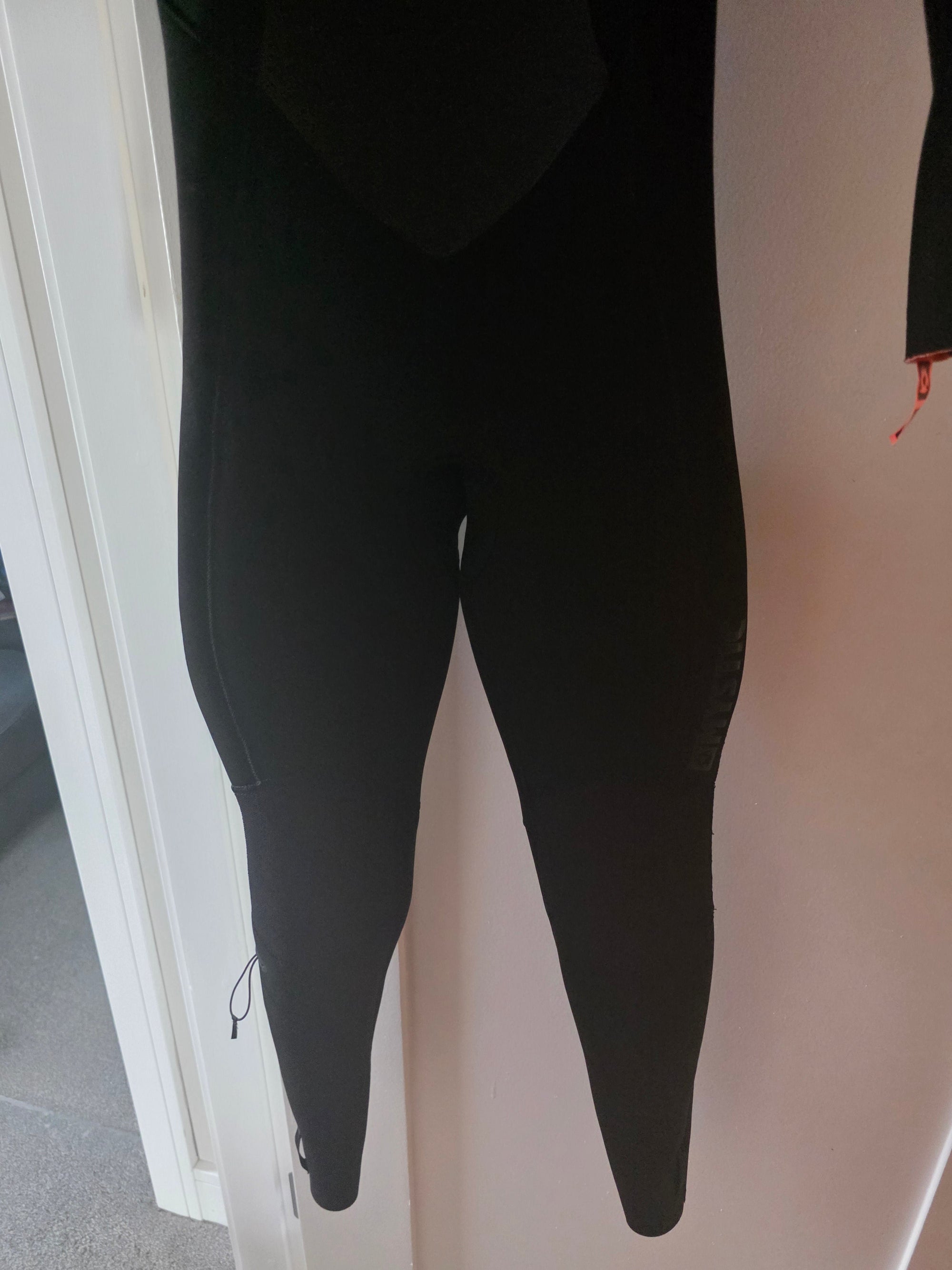Mystic Gem Hooded wetsuit back
