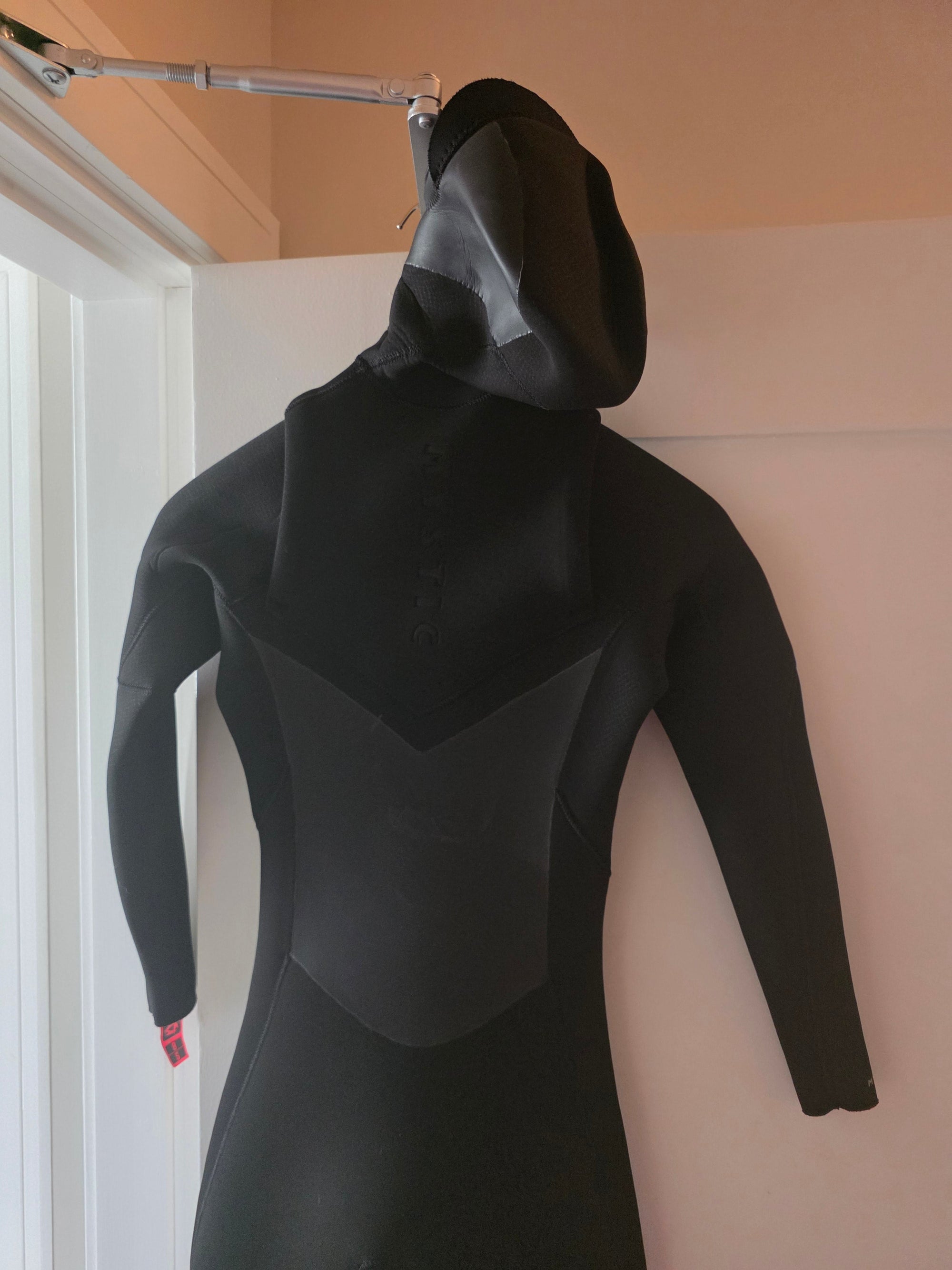 Mystic Gem Hooded wetsuit hood detail
