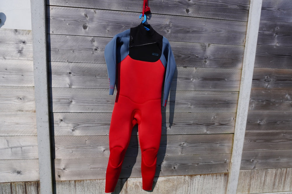 
                      
                        Used- ION SEEK Core Semi dry wetsuit 5/4mm XL/54 front zip
                      
                    
