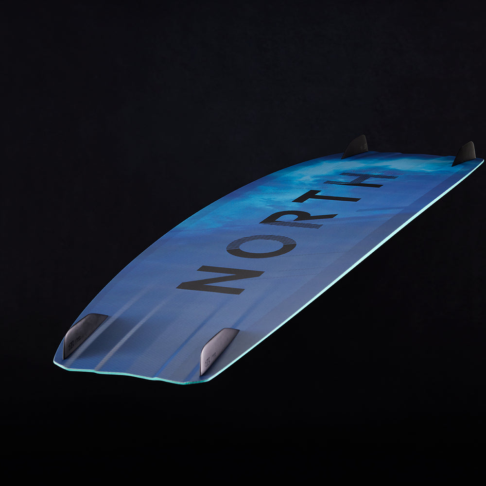 
                      
                        North Atmos Hybrid 2023 (Ocean Blue) 136 x 40cm
                      
                    